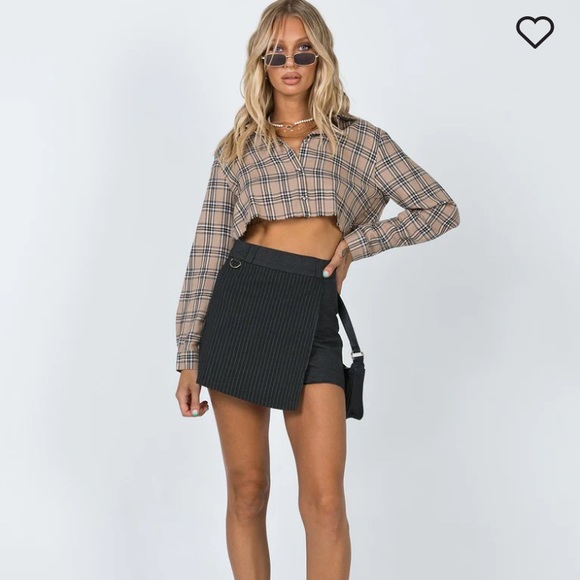 Princess Polly cropped flannel - Picture 2 of 9